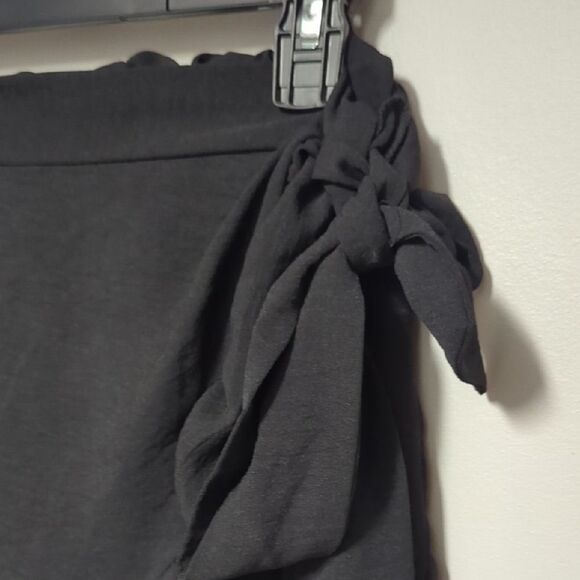 Black Ruffled Wrap Skorts Mini - Picture 2 of 7